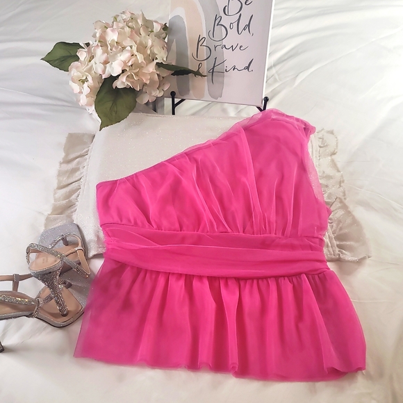 Sincerly Jules Tops - Sincerely Jules One-Shoulder Crop Top Size L